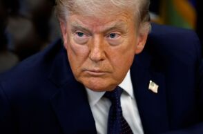 ΗΠΑ: Η δυσαρέσκεια για τον Ντόναλντ Τραμπ αυξάνεται στο 58%, με οικονομία, πόλεμο στο Ιράν και τιμές να συρρικνώνουν τα ποσοστά αποδοχής του.