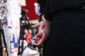 Συλλήψεις πατέρα και γιου στη Θεσσαλονίκη για διακίνηση κοκαΐνης μέσω καφενείου - Βρέθηκαν κρυμμένες ποσότητες ναρκωτικών και κατασχέθηκαν χρήματα