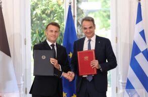 Εννέα συμφωνίες Ελλάδας-Γαλλίας υπεγράφησαν στο Μαξίμου - Καλύπτουν την άμυνα, την πυρηνική τεχνολογία και την παιδεία, ενισχύοντας τη διμερή συμμαχία.