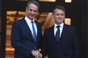 Στο Μαξίμου ο Εμανουέλ Μακρόν για συνάντηση με τον Κυριάκο Μητσοτάκη και την ανανέωση της αμυντικής συνεργασίας - Το πρόγραμμα των δύο ηγετών