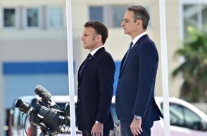 Επίσκεψη Μητσοτάκη - Μακρόν στη φρεγάτα Κίμων - Επισφραγίζεται η αμυντική συμμαχία με νέες συμφωνίες και ρήτρα αμοιβαίας συνδρομής.