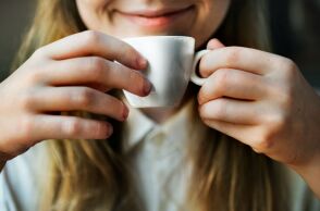 Η τακτική κατανάλωση καφέ ενισχύει σημαντικά τη διάθεση και μειώνει το άγχος