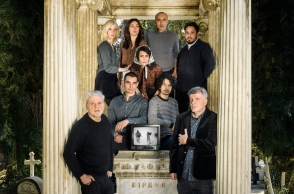 Πρώτες Φωτογραφίες από την «Ειρήνη» του Νίκου Καραθάνου και του Φοίβου Δεληβοριά