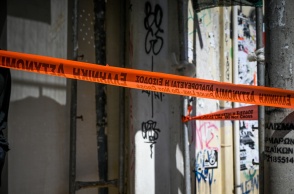 Συμβαίνει τώρα: Ο δράστης της επίθεσης στον ΕΦΚΑ Κεραμεικού πυροβόλησε ξανά στη Λουκάρεως