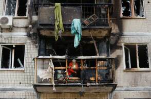 Καταστροφές σε πολυκατοικία στο Κίεβο μετά τη ρωσική επίθεση με drones