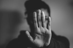 Ευρωκοινοβούλιο: Ο βιασμός να ορίζεται με βάση την απουσία συναίνεσης σε όλη την ΕΕ