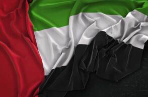 Η σημαία των Ηνωμένων Αραβικών Εμιράτων (ΗΑΕ)