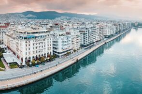 Ο Δήμος Θεσσαλονίκης εντάσσεται στο πρόγραμμα του Bloomberg Philanthropies, λαμβάνοντας πόρους για νεανικές δράσεις κλιματικής ανθεκτικότητας © Unsplash+/Getty Images