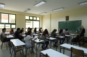 Μαθητές σε τάξη σχολείου
