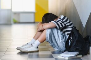 Η Σιγκαπούρη εισάγει τον ραβδισμό ως τιμωρία για μαθητές που ασκούν bullying - Έντονες αντιδράσεις της UNICEF και του Παγκόσμιου Οργανισμού Υγείας.