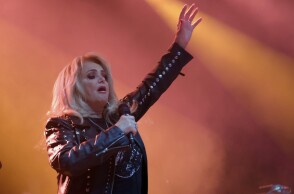Η Μπόνι Τάιλερ μεταφέρθηκε εσπευσμένα σε νοσοκομείο και υποβλήθηκε σε επείγουσα χειρουργική επέμβαση