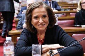 Η Ντόρα Μπακογιάννη στη Βουλή