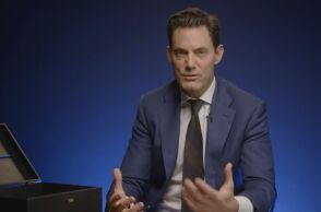 Βρετανός ειδικός προειδοποιεί για τις πλαστικές επεμβάσεις που αλλοιώνουν την ανατομία και θέτουν σε σοβαρό κίνδυνο την υγεία των ασθενών.