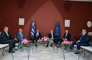 Κάποιοι από τους πολιτικούς αρχηγούς μαζί με τον Πρόεδρο της Δημοκρατίας, Κωνσταντίνο Τασούλα και τον πρόεδρο της Βουλής, Νικήτα Κακλαμάνη
