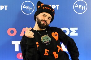 Τι είναι το σήμα που κάνει ο Ακύλας με τα δάχτυλά του στην εμφάνισή του στη Eurovision - Η προέλευση και η σημασία της κίνησής του