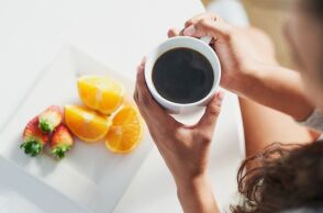 Φρούτα και καφές μειώνουν κατά 50% την ανθυγιεινή γήρανση των κυττάρων, σύμφωνα με έρευνα © Envato