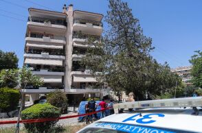 Ηλιούπολη: Μεταφέρθηκε στο ΚΑΤ η 17χρονη, εξαιρετικά κρίσιμη η κατάστασή της - Το ιατρικό ανακοινωθέν