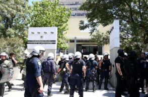Ρόπαλα στα πανεπιστήμια, ξανά: Τι έχει αλλάξει και τι όχι στα ελληνικά ΑΕΙ