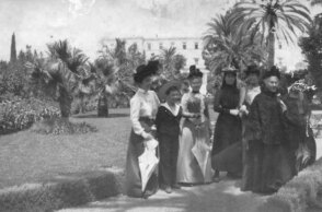 Μέλη της οικογένειας Δραγούμη στον κήπο της Αμαλίας, 1891