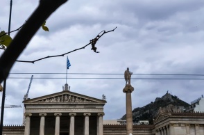 Σύννεφα πάνω από την Αθήνα