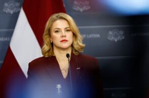 Λετονία: Η Εβίκα Σιλίνια παραιτείται μετά τη σύγκρουση για τον υπουργό Άμυνας, προκαλώντας πολιτική κρίση στη χώρα λίγους μήνες πριν τις εκλογές.