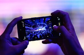 Eurovision 2026: Τι θα δουν οι τηλεθεατές στις χώρες που απέχουν - Από κωμικές σειρές έως ντοκιμαντέρ για τη Γάζα – Τα εναλλακτικά προγράμματα των δικτύων 