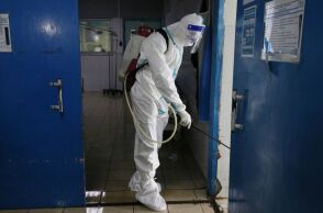 Η ΕΕ θεωρεί πολύ χαμηλό τον κίνδυνο από τη νέα έξαρση του ιού Έμπολα - Στέλνει άμεσα ιατροφαρμακευτικό υλικό στη ΛΔ του Κονγκό.