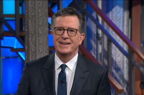 Το The Late Show του Στίβεν Κολμπέρ ολοκληρώνεται μετά από 33 χρόνια - Ο παρουσιαστής μιλά για πολιτικές πιέσεις, το CBS επικαλείται οικονομικούς λόγους.