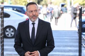 Ο Γιάννης Μεϊμάρογλου επικρίνει τη στάση του ΠΑΣΟΚ στην ψηφοφορία για τον Γιάννη Στουρνάρα, κάνοντας λόγο για αμφίσημη και επιζήμια πολιτική στάση.