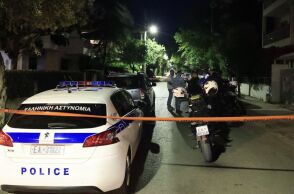 Χολαργός: «Άκουσα έναν κρότο και μετά φωνές» -  53χρονη που πυροβολήθηκε από τον σύζυγό της πριν αυτοκτονήσει