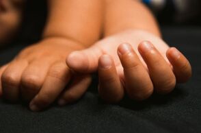 Χανιά: Δίωξη για απόπειρα ανθρωποκτονίας και στους δύο γονείς για την κακοποίηση της 3χρονης