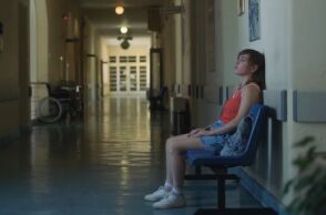«Μικρές Ανάσες»: Η πρώτη μεγάλου μήκους ταινία της Αμέρισσας Μπάστα έρχεται στους κινηματογράφους στις 4 Ιουνίου με πέντε υποψηφιότητες στα βραβεία Ίρις.