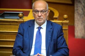Ο Γιώργος Φλωρίδης παρενέβη στην κόντρα Βαξεβάνη - Μαραντζίδη, σχολιάζοντας σκωπτικά τις αλληλοκατηγορίες που προκάλεσε το πρωτοσέλιδο του Documento.