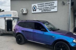 Πέντε διακινητές συνελήφθησαν σε Έβρο και Ροδόπη για μεταφορά μη νόμιμων μεταναστών - Κατασχέθηκαν οχήματα, πλαστές πινακίδες και χαρτονομίσματα.