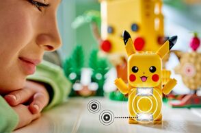 Η Lego παρουσιάζει διαδραστικά σετ Pokémon με «έξυπνα» τουβλάκια που αντιδρούν στις κινήσεις των παιδιών με ήχους και φώτα.