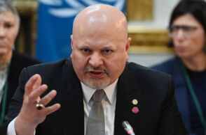 Σε διαθεσιμότητα τέθηκε ο εισαγγελέας του Διεθνούς Ποινικού Δικαστηρίου, Καρίμ Χαν, μετά την ολοκλήρωση έρευνας για σεξουαλική κακοποίηση υπαλλήλου.