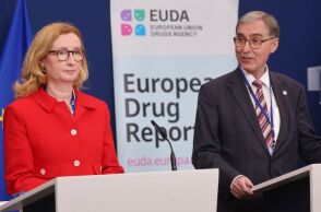 Η νέα έκθεση της ΕΕ για τα ναρκωτικά προειδοποιεί για την απειλή των συνθετικών ουσιών και τις νέες, έξυπνες μεθόδους που χρησιμοποιούν οι διακινητές.
