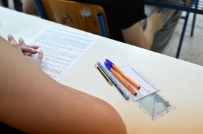 Υποψήφιοι των Πανελληνίων 2026 στο εξεταστικό κέντρο