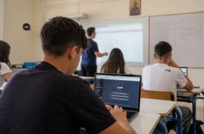 «Γράψε το σαν να είμαι 13χρονος» - Το ελληνικό σχολείο απέναντι στην τεχνητή νοημοσύνη