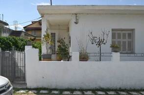 Το σπίτι όπου έγινε η διπλή δολοφονία στο Αίγιο
