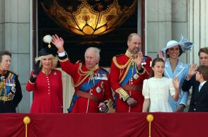 Χιλιάδες κόσμου στο Trooping the Colour για τα γενέθλια του βασιλιά Καρόλου - Εντυπωσίασε η Κέιτ Μίντλετον