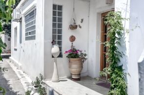 Το σπίτι όπου διαπράχθηκε η διπλή δολοφονία στο Αίγιο