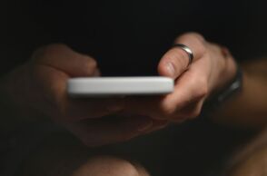 Ιταλία: Μητέρα στράφηκε νομικά εναντίον της Meta και του TikTok μετά τον θάνατο της 12χρονης κόρης της