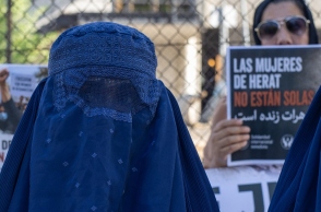 Οι γυναίκες του Αφγανιστάν αφανίζονται με κάθε τρόπο, κάθε ώρα που περνάει