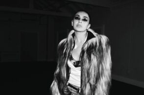 Η Charli XCX αποκαλύπτει ότι περνά τη δυσκολότερη ψυχική φάση της ζωής της, μιλά για την πίεση των social media και το νέο της άλμπουμ, Music, Fashion, Film
