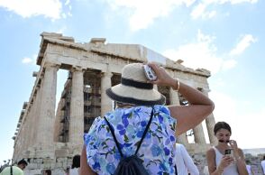 Ο καιρός σήμερα θα είναι γενικά αίθριος, με τοπικές νεφώσεις και όμβρους στα ορεινά - Άνοδος θερμοκρασίας έως 36 βαθμούς - Πρόγνωση από την ΕΜΥ