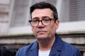 Άντι Μπέρναμ: Με όπλο την αυθεντικότητά του, ο πρώην δήμαρχος του Μάντσεστερ προβάλλει ως ο επόμενος πιθανός πρωθυπουργός της Βρετανίας