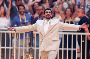 Γράφει ιστορία ο Bad Bunny: Ο πρώτος Λατινοαμερικανός καλλιτέχνης με έσοδα άνω του 1 δισ. δολαρίων, χωρίς μάλιστα να κάνει καμία εμφάνιση στις ΗΠΑ
