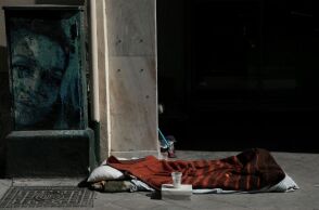 Έρευνα του Δήμου Αθηναίων αποκαλύπτει το χρόνιο πρόβλημα της αστεγίας στην πόλη - Το 72% έχασε το σπίτι του λόγω οικονομικών δυσκολιών.