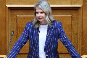 «Η κυβέρνηση δεν σπάει τον φαύλο κύκλο του ιδιωτικού χρέους», λέει η Μιλένα Αποστολάκη